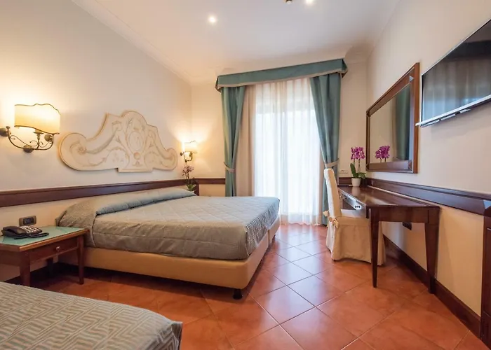 Отель Michelangelo Сорренто